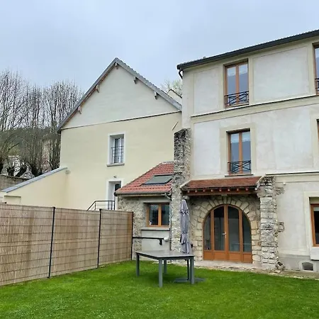 De 11 Personnes A La Campagne Holiday home *